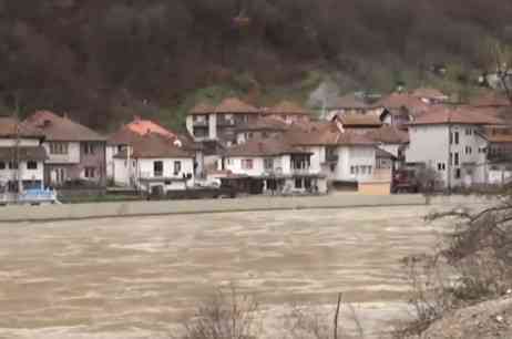 <span style='color:red;'><b>PRIJEPOLJE</b></span> U VODENOM PAKLU: Voda progutala ogroman broj KUĆA!